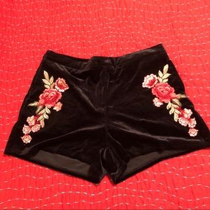 Rose Embellished Black Velvet Shorts NWT XL
